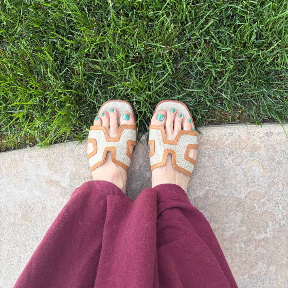 Steven By Steve Madden Hunnie Contrast Trim Flat Sandals Cognac slip on leather